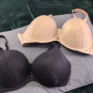 Victoria Secret (2) Body By Victoria Bras /38D/Like New